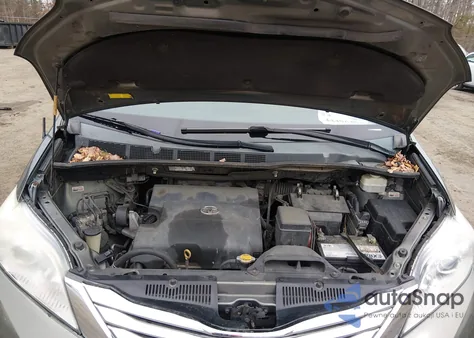 2014 Toyota Sienna Xle V6 8 Passenger z USA, uszkodzony, nr VIN 5TDYK3DC9ES420735